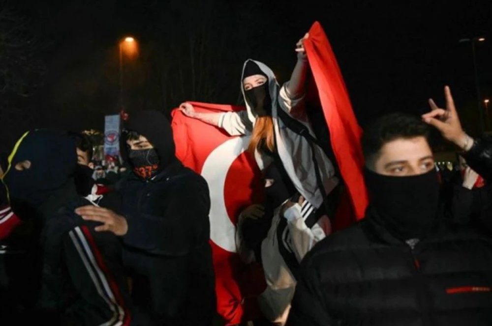 Hundreds arrested as Turkey protesters defy crackdown