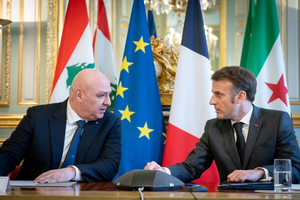 ماكرون يلتقي الرئيس اللبناني جوزيف عون ويتواصل هاتفياً مع الرئيس أحمد الشرع: تأكيد على شمولية الحكومة ومكافحة الإرهاب