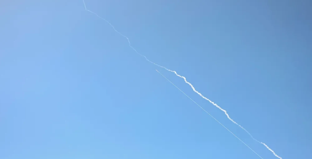 الجيش الإسرائيلي يعلن اعتراض صاروخ أطلق من اليمن