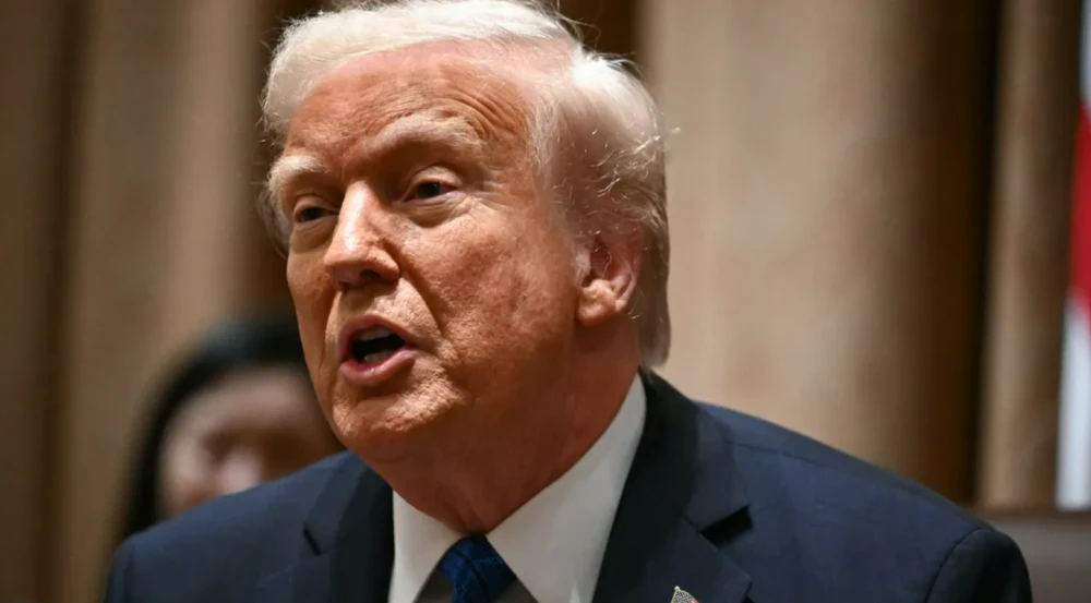 ترامب يحذر إيران والحوثيين من "الآتي الأعظم"