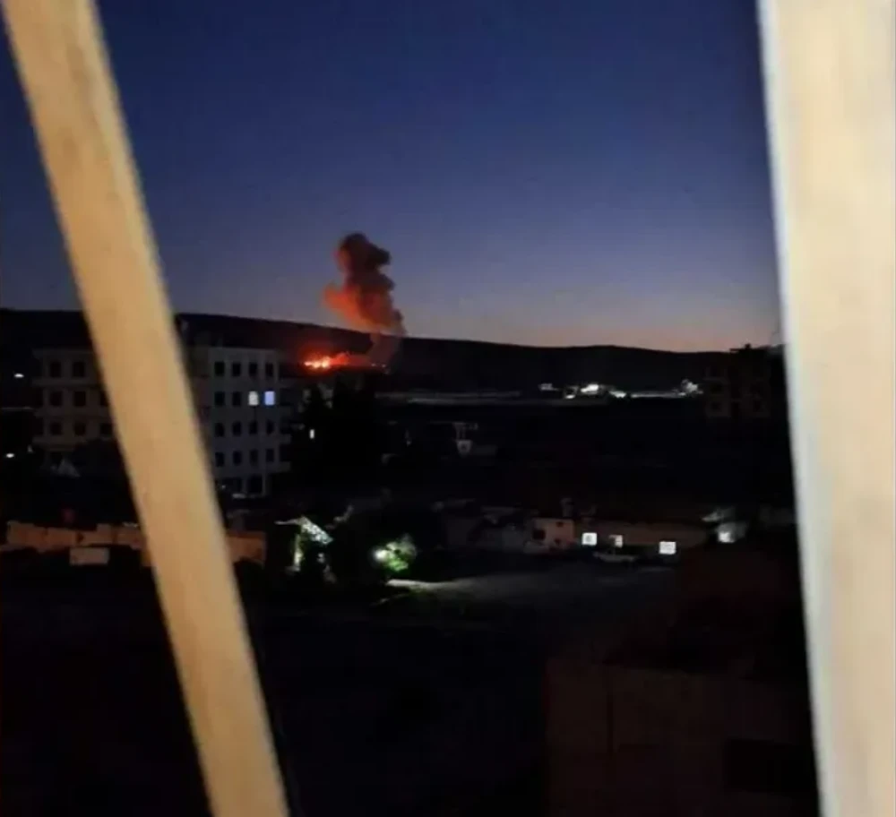 السر في "الزيارة التركية".. كواليس ضربة إسرائيل لقواعد سوريا