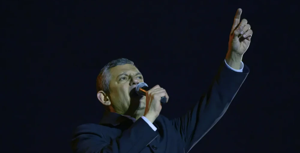 تركيا.. زعيم المعارضة يدعو لإجراء انتخابات مبكرة