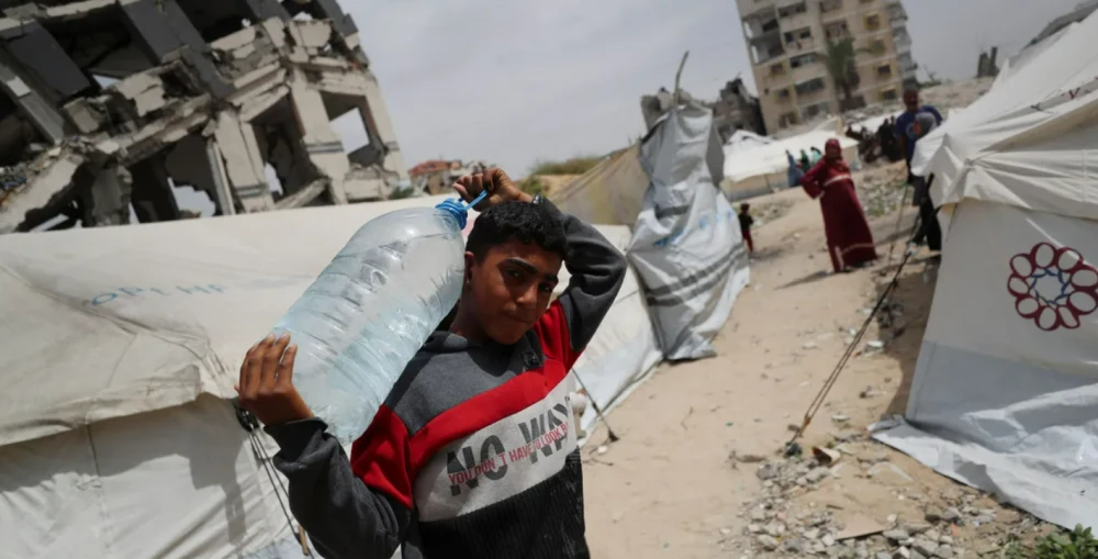 "الماء بدلا من اللعب".. الأونروا تدق ناقوس خطر في غزة