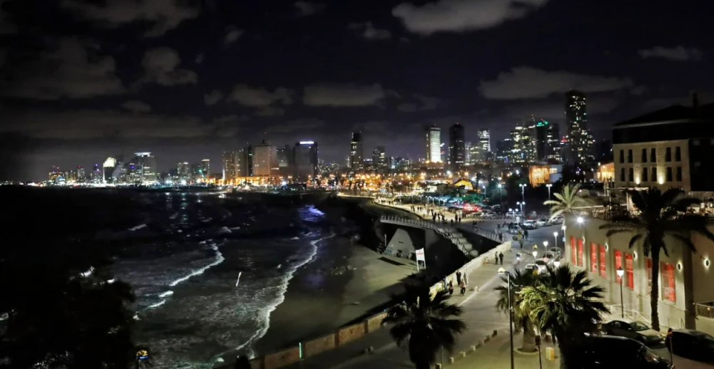 اليمن : صافرات إنذار تدوي في تل أبيب والقدس بسبب "صواريخ الحوثي"