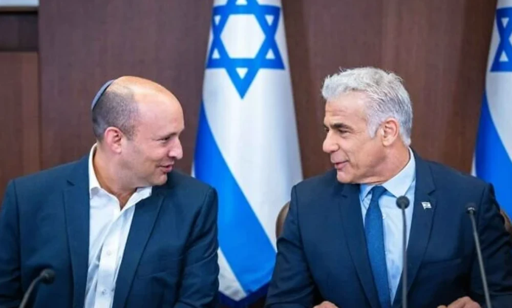 Bennett, Lapid blast Netanyahu after reports strike on Iran was scuttled