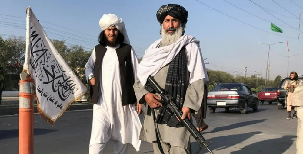 تقرير: أسلحة أميركية متبقية بأفغانستان بيعت للحوثي والقاعدة