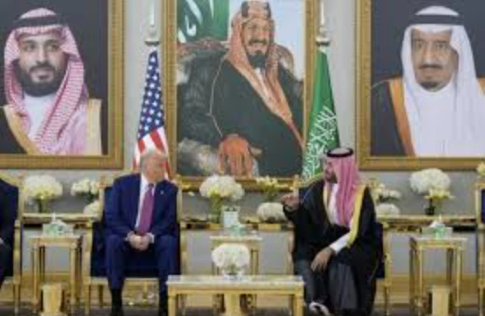 ترامب يوقع صفقة ضخمة مع السعودية ويعلن رفع العقوبات عن سوريا