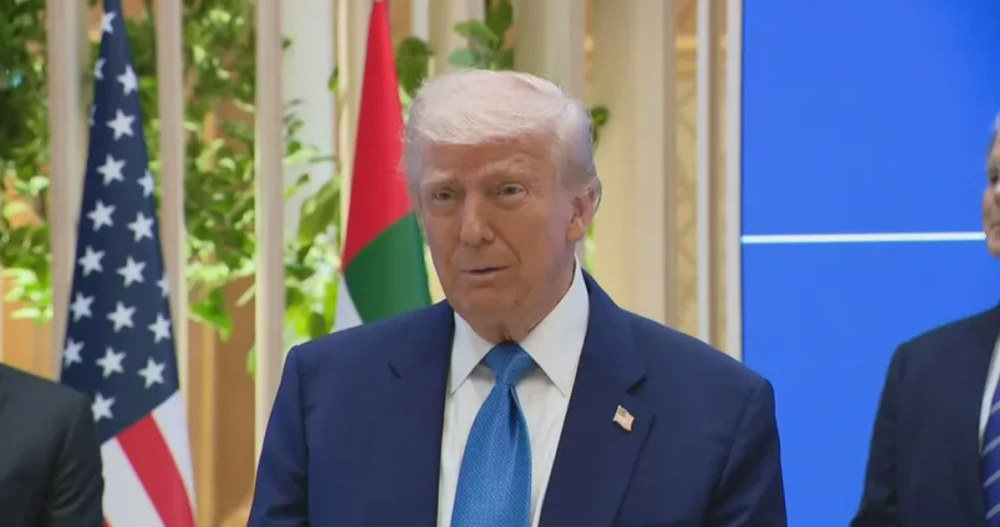 ترامب: الشيخ محمد بن زايد قائد قوي ورجل عظيم