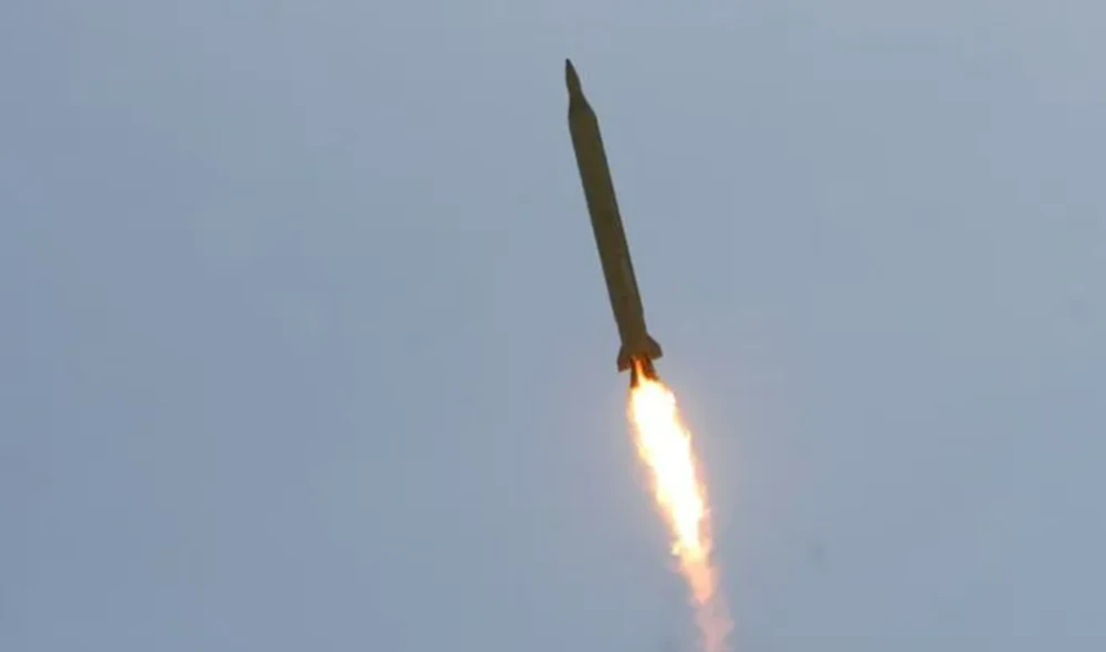 الجيش الإسرائيلي يعلن اعتراض صاروخ باليستي أطلق من اليمن باتجاه إسرائيل