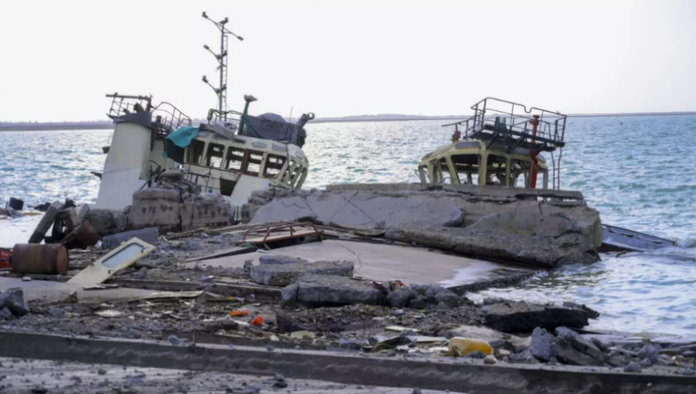 Israeli navy missile ships strike Yemen’s Hodeida port, says military