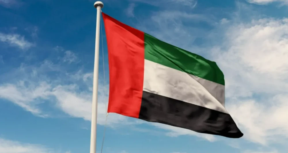 الإمارات تتابع بقلق تصاعد المواجهة بالمنطقة وتدعو إلى الحكمة