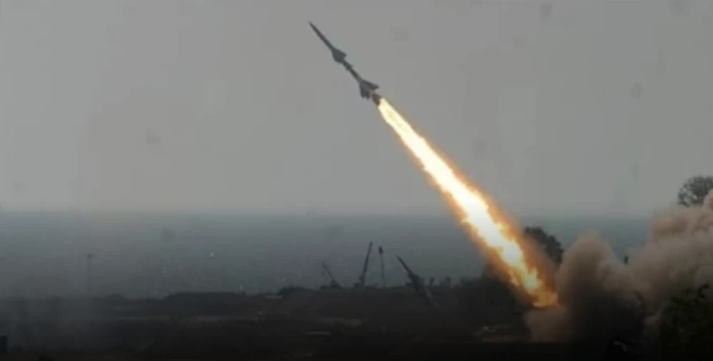 وكالة الأنباء الإيرانية: الصاروخ الأخير على إسرائيل أُطلق من اليمن