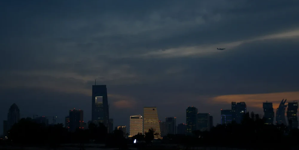 قطر تعلن إيقاف حركة الملاحة الجوية "مؤقتا"