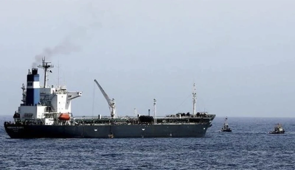 "كل الطاقم مسلم ولا علاقة لنا بإسرائيل".. نداءات من السفن المارة بالبحر الأحمر تحسّباً من ضربات الحوثيين