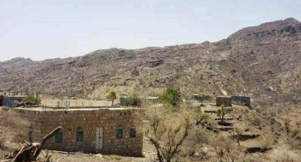 مقتل طفلة وإصابة شقيقها جراء قصف حوثي على قرية غرب تعز