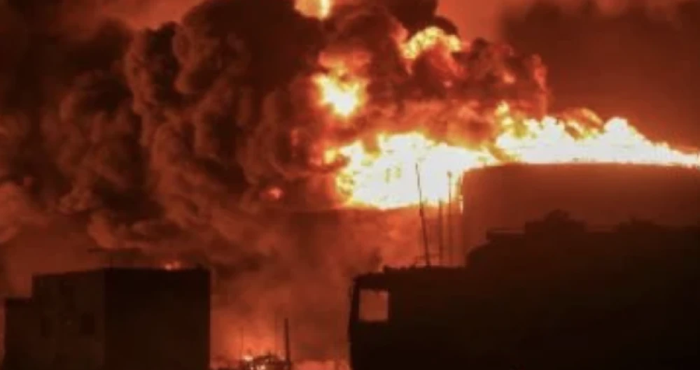 إعلام عبرى: إطلاق صاروخ من اليمن تجاه إسرائيل