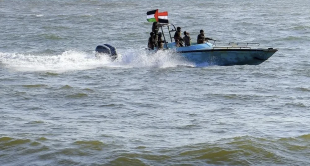 Yemen : Comoros-flagged ship attacked by unidentified boat