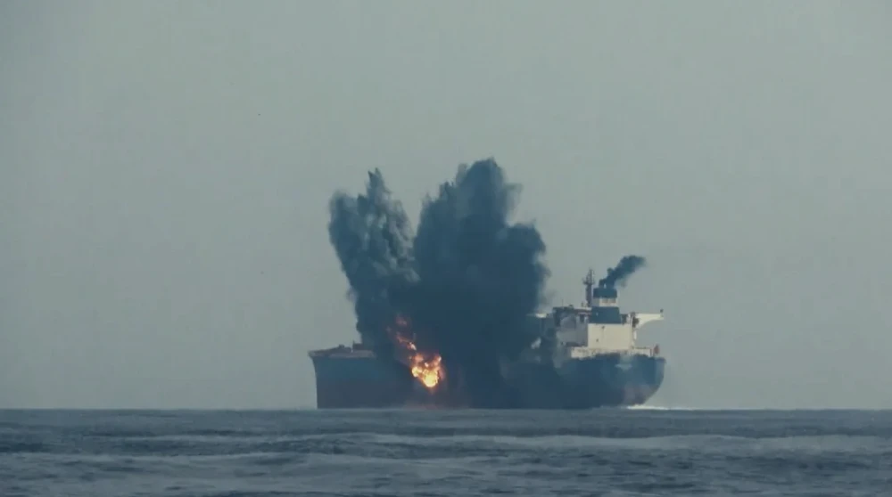 "باستهداف كل السفن".. جماعة الحوثي تعلن التصعيد ضد إسرائيل