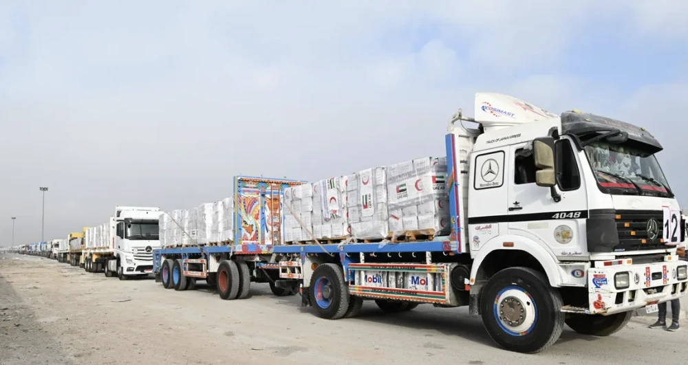ضمن "الفارس الشهم 3".. 38 شاحنة مساعدات إماراتية تدخل غزة
