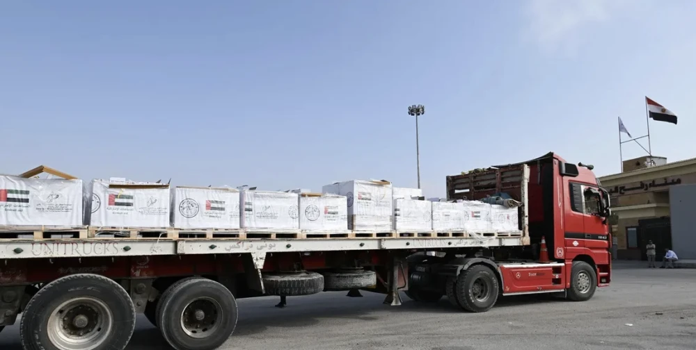 20 شاحنة مساعدات إماراتية تستعد للدخول إلى غزة