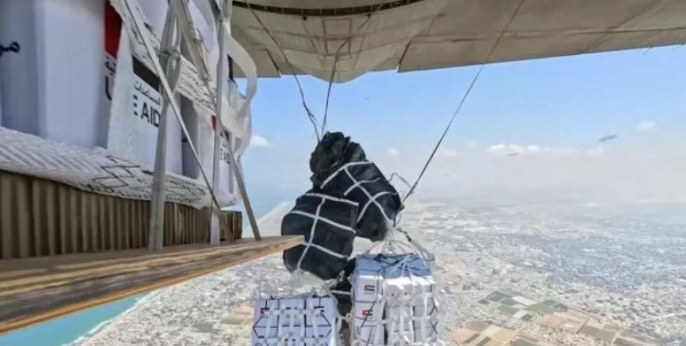 الإمارات تنفذ الإنزال الجوي الـ77 للمساعدات في غزة