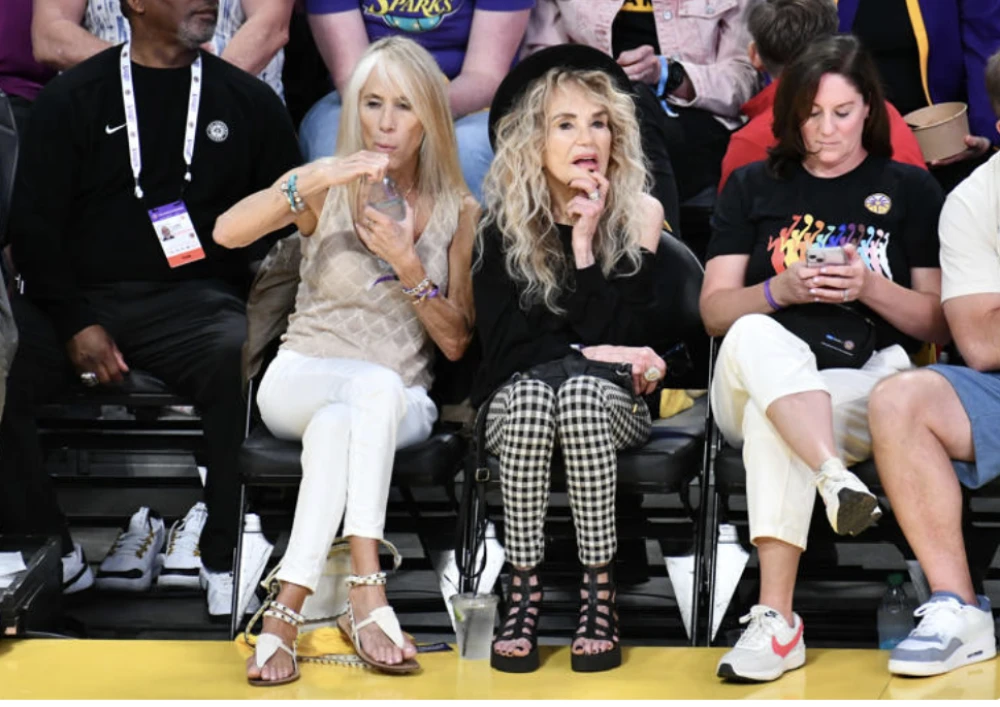 Dyan Cannon blocked from White House after lying about her age