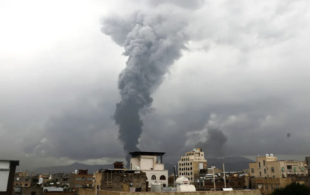 Yemen : 13 Israeli Airstrikes Hit Houthi Targets in Sana’a’s Al-Sabeen Square and Bab al-Yemen