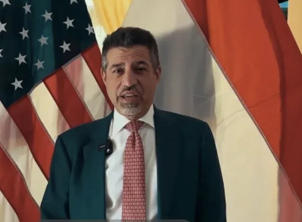 في الذكرى الرابعة لاختطافهم.. السفير الأمريكي يدين استمرار احتجاز موظفي السفارة