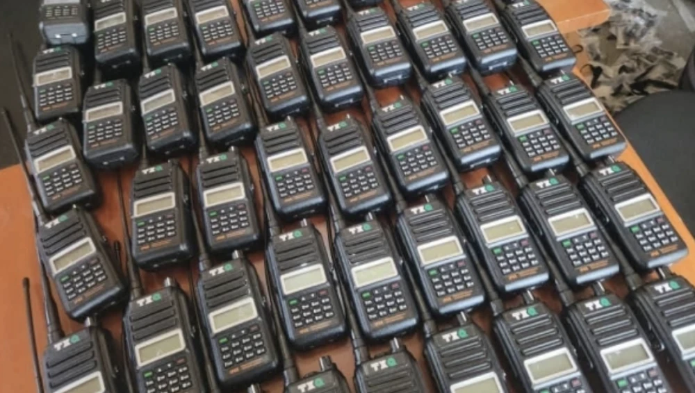 السلطات تضبط شحنة تفجير واتصالات مهربة في منفذ صرفيت بالمهرة