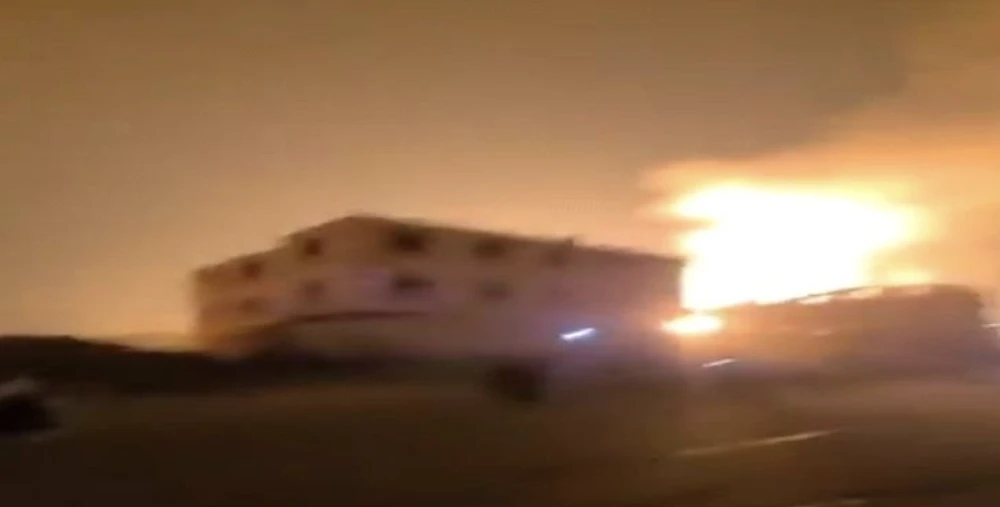 انفجار غامض يهزّ صنعاء وسكان يغادرون منازلهم.. وسط صمت حوثي