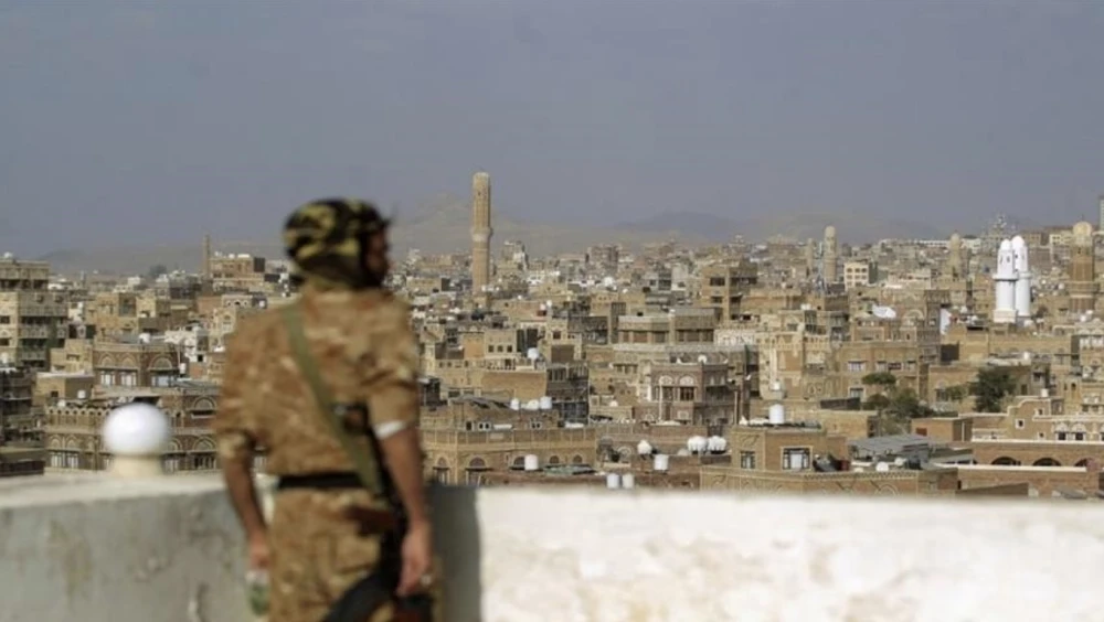 اليمن : مقتل جنديين وعدد من ميليشيات الحوثي في مواجهات عنيفة شرقي تعز