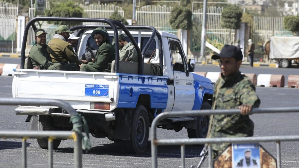 برنامج الغذاء العالمي: الحوثيون ما زالوا يحتجزون نحو 40 من موظفيه شمال اليمن