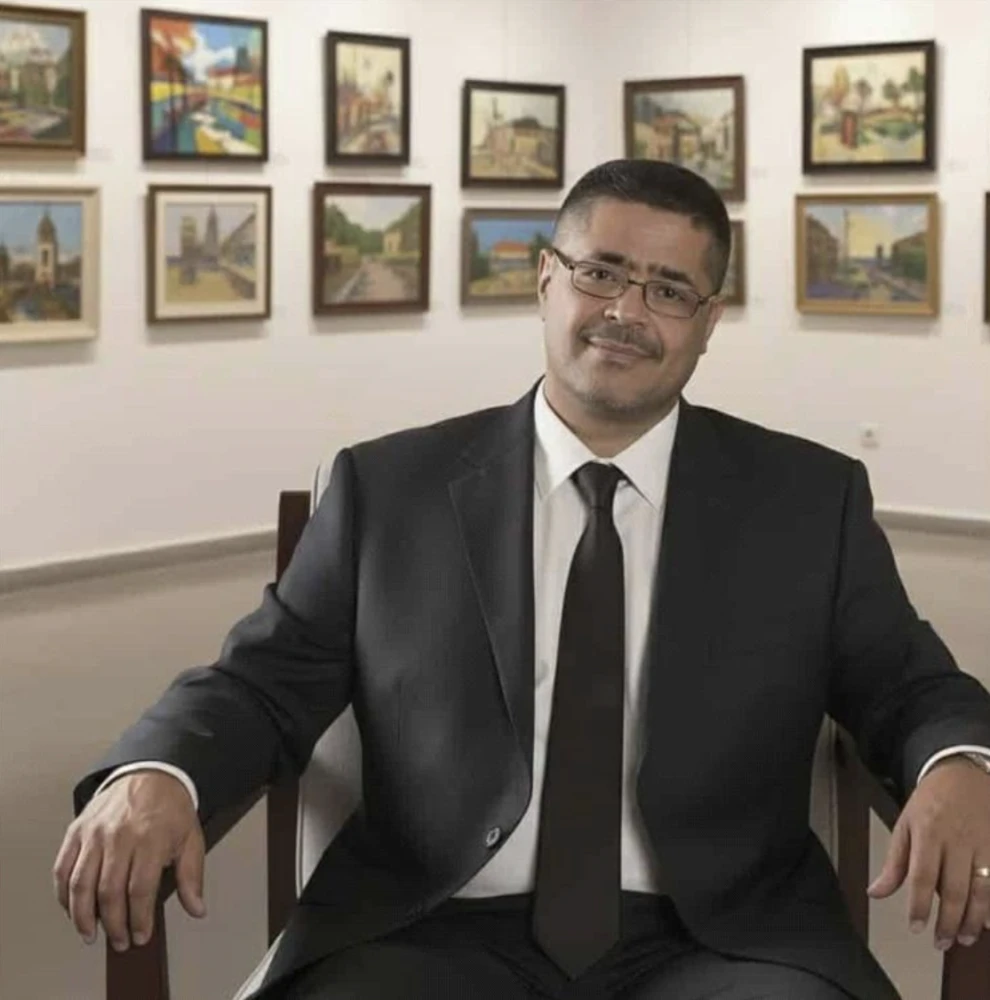 Yemeni Artist Sells Paintings to Pay Overdue Rent