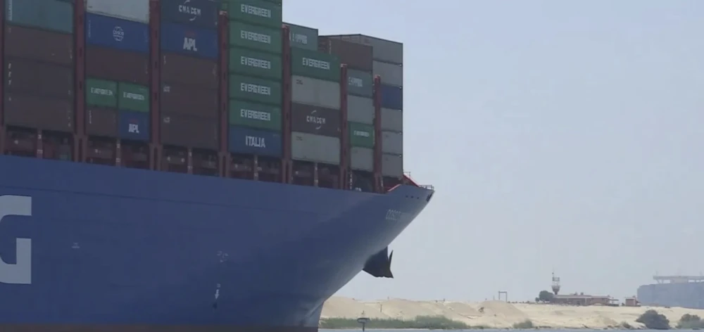 سفن تابعة لـ"ميرسك" و"CMA CGM" تعبر قناة السويس مجدداً