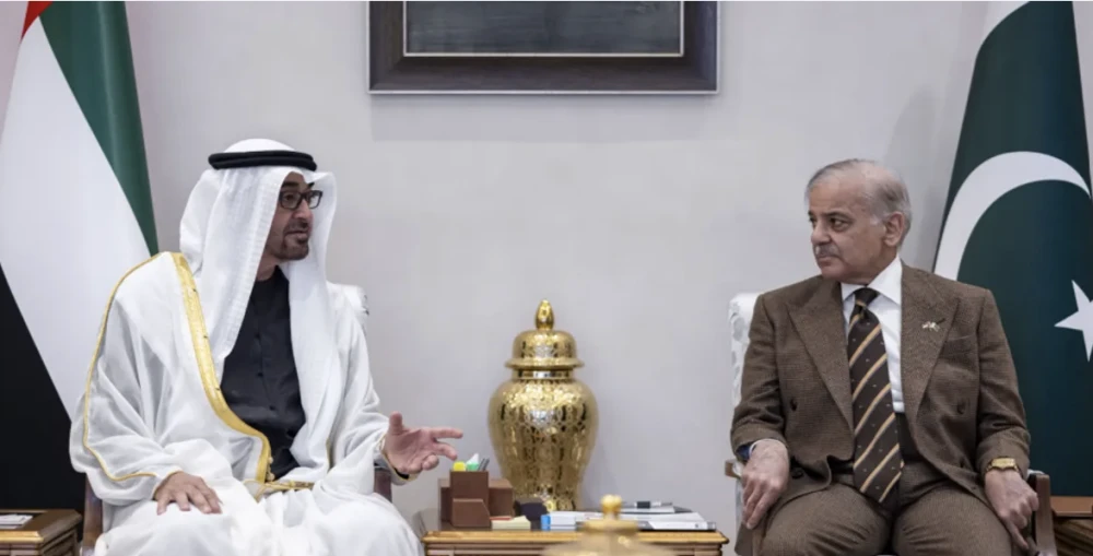 رئيس الإمارات ورئيس وزراء باكستان يبحثان علاقات التعاون