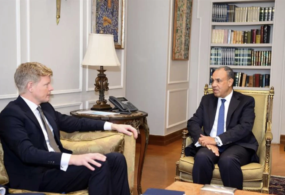 Egypt’s Foreign Minister Meets UN Envoy to Yemen to Discuss Political Settlement Efforts