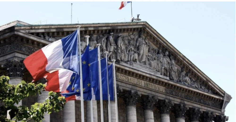 الخارجية الفرنسية تؤكد دعمها للجهود الدبلوماسية للتوصل إلى حل سياسي شامل في اليمن