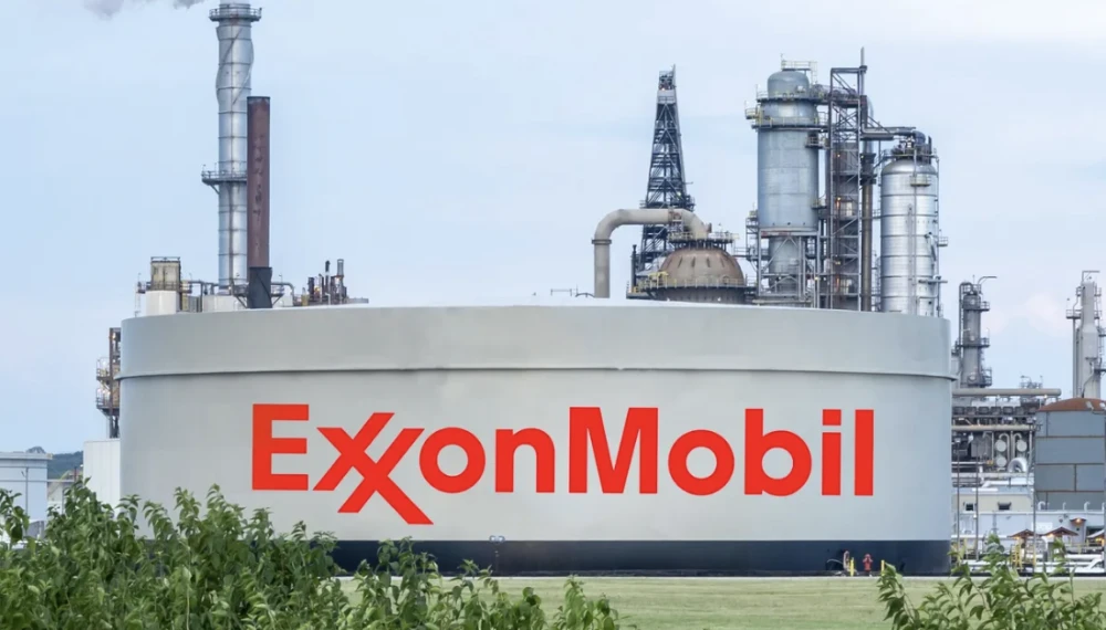 هبوط أسعار النفط يعصف بنتائج "إكسون موبيل" الربعية