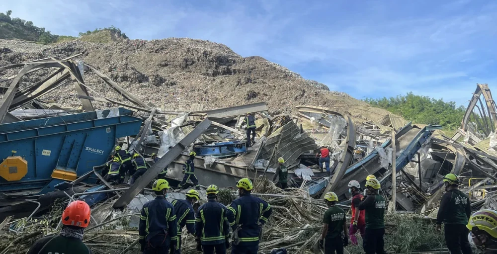 سباق مع الزمن.. عشرات طُمروا تحت "جبل نفايات" في الفلبين