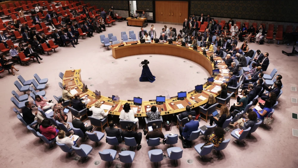 مجلس الأمن يصوّت على قرار جديد بشأن هجمات الحوثيين في اليمن على السفن التجارية في البحر الأحمر