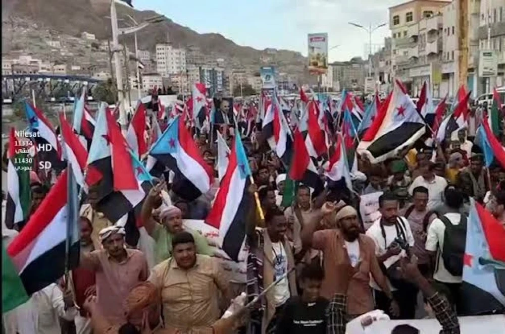 المكلا تشهد مظاهرات حاشدة دعماً للزبيدي والمجلس الانتقالي الجنوبي