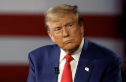 رغم تراجعه.. ترامب يبحث "خيارات عسكرية حاسمة" ضد إيران